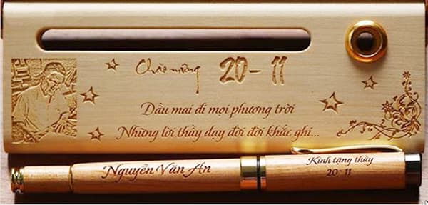 Bút khắc | Nên mua gì tặng thầy giáo