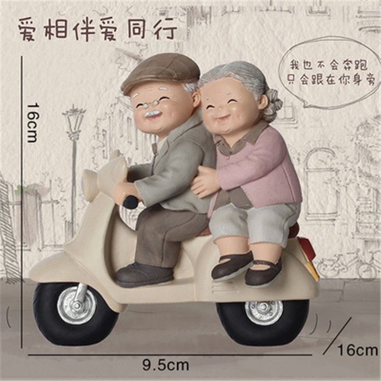 ong-ba-gia-di-xe-may-80k-2 Ông bà già đi xe máy | Phụ kiện trang trí tiểu cảnh